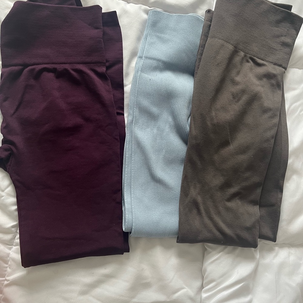 3 pairs of leggings